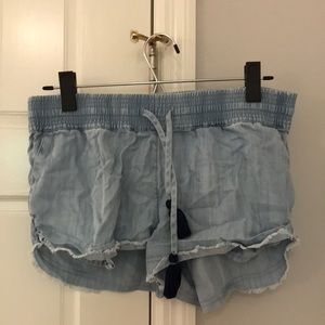 Vineyard vines loose jean shorts size m